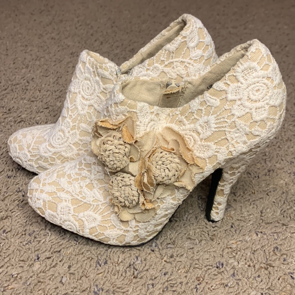 Dolce by Mojo Moxy Lace Heels